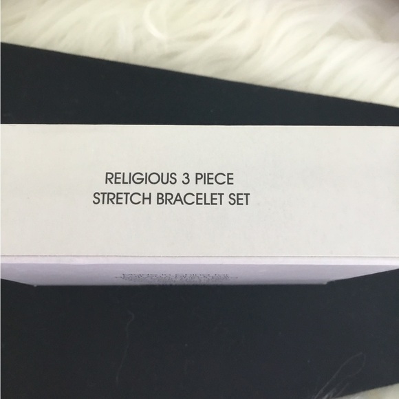 Avon religious 3 piece stretch bracelet set - Picture 2 of 15